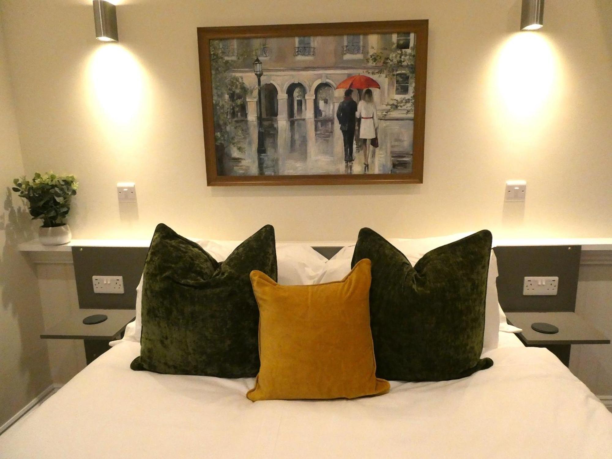 The Frocester Chambre photo