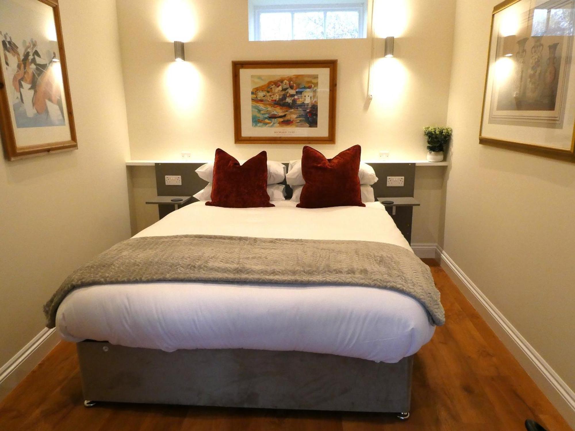 The Frocester Chambre photo